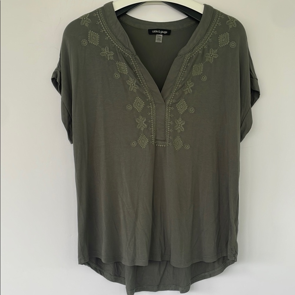 Cable and Gauge Green Embroidered Neck Blouse  Short Sleeves Mandarin Collar XL